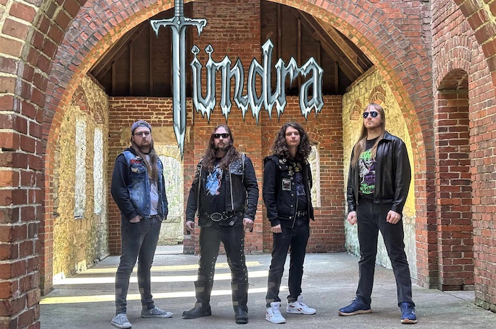 Tündra - with All Members